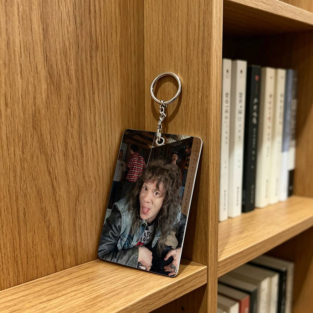 actor J-Joseph Quinn Cat Badge - Leatherwork Keychain ulasan dan harga